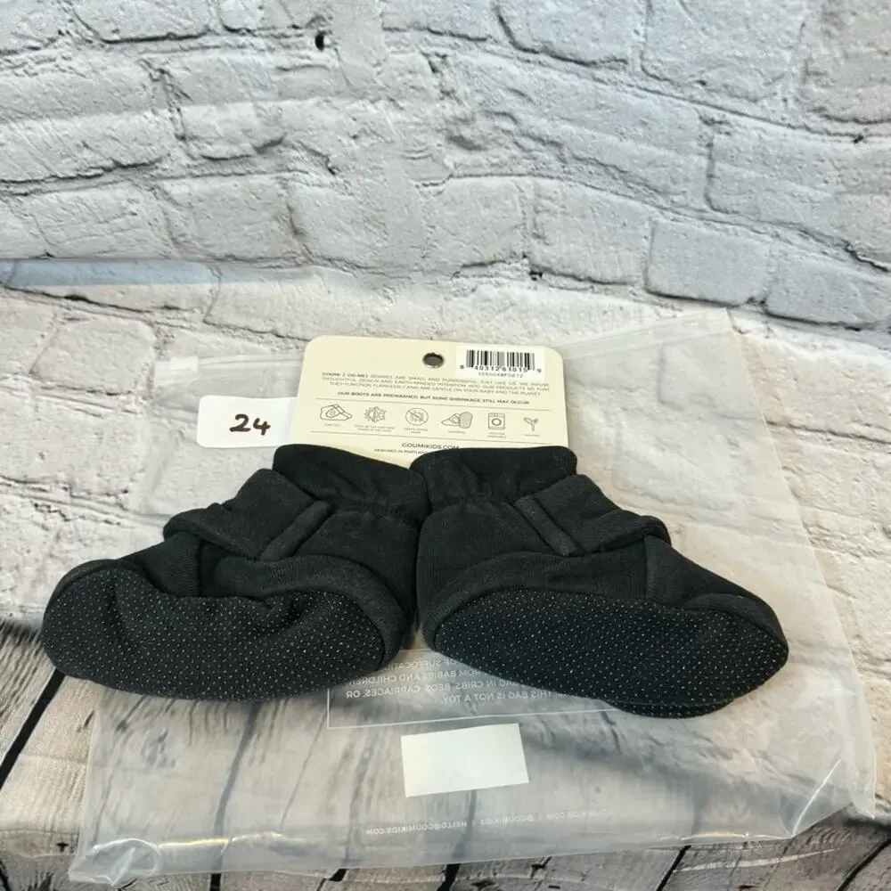 Goumi Black Baby Booties